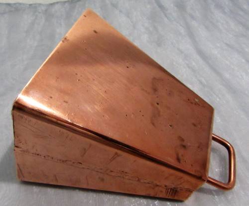 A STUNNING FIND A ANTIQUE COPPER COW BELL WITH THE RINGER