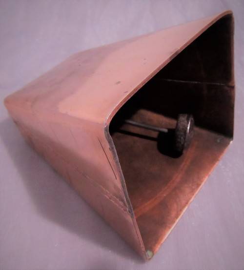 A STUNNING FIND A ANTIQUE COPPER COW BELL WITH THE RINGER