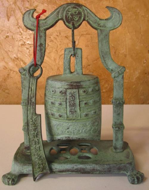 A GORGEOUS DECORATIVE AGED BRONZE LOOK -GONG/BELL ANTIQUE LOOKING - VERY HEAVY