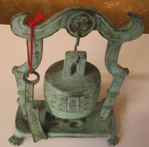 A GORGEOUS DECORATIVE AGED BRONZE LOOK -GONG/BELL ANTIQUE LOOKING - VERY HEAVY