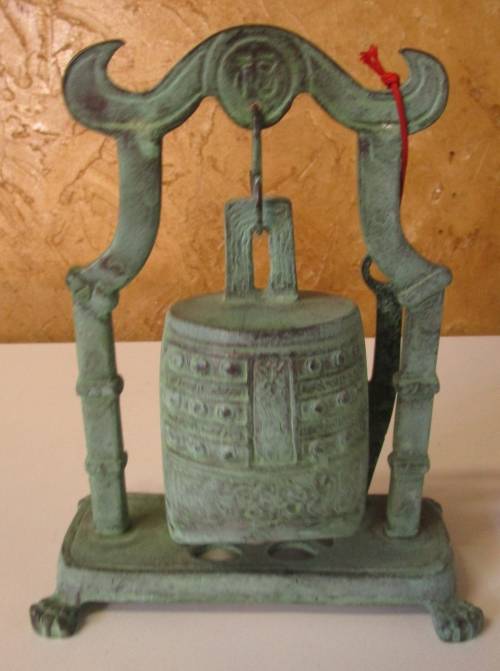 A GORGEOUS DECORATIVE AGED BRONZE LOOK -GONG/BELL ANTIQUE LOOKING - VERY HEAVY