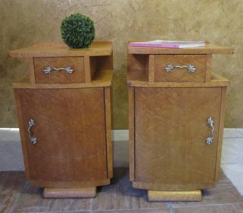 A PAIR OF BEAUTIFUL VINTAGE/ANTIQUE BEDSIDE CABINETS - WITH STUNNING ORNATE HANDELS