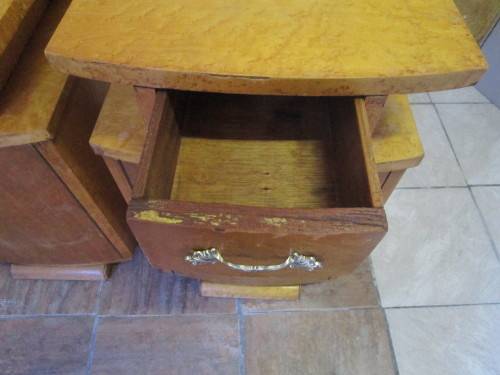 A PAIR OF BEAUTIFUL VINTAGE/ANTIQUE BEDSIDE CABINETS - WITH STUNNING ORNATE HANDELS