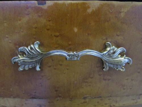 A PAIR OF BEAUTIFUL VINTAGE/ANTIQUE BEDSIDE CABINETS - WITH STUNNING ORNATE HANDELS