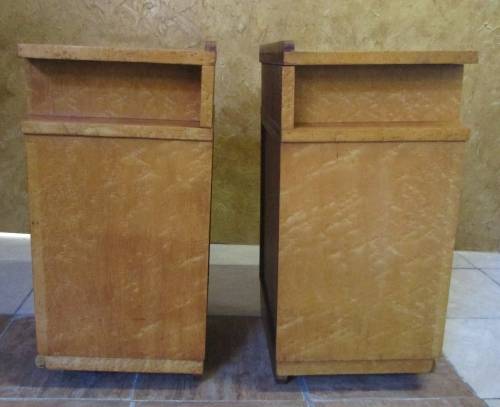 A PAIR OF BEAUTIFUL VINTAGE/ANTIQUE BEDSIDE CABINETS - WITH STUNNING ORNATE HANDELS