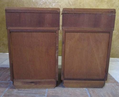 A PAIR OF BEAUTIFUL VINTAGE/ANTIQUE BEDSIDE CABINETS - WITH STUNNING ORNATE HANDELS
