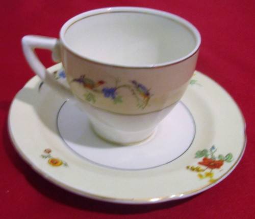 This is four  wonderful GRINDLEY & CO CHINA of ENGLAND IVORY DEMITASSE CUPS and SAUCERS.