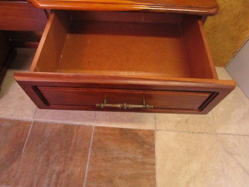 A ELGANT AND STYLISH KIAAT DRESSING TABLE WITH A STOEL - IN EXCELLENT CONDITION