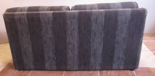 A FANTASTIC VERY COMFORTABLE 2 SEATER SOFA/COAUCH PERFECT FOR TV ROOM