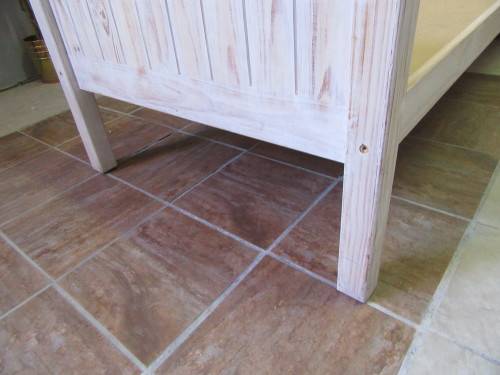 A TRENDY & STYLISH SOLID WOOD SHABBY CHIC SINGLE BED