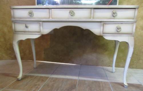 A MARVELOUS VINTAGE HARMAN & KEPLER STYLE LARGE DRESSING TABLE