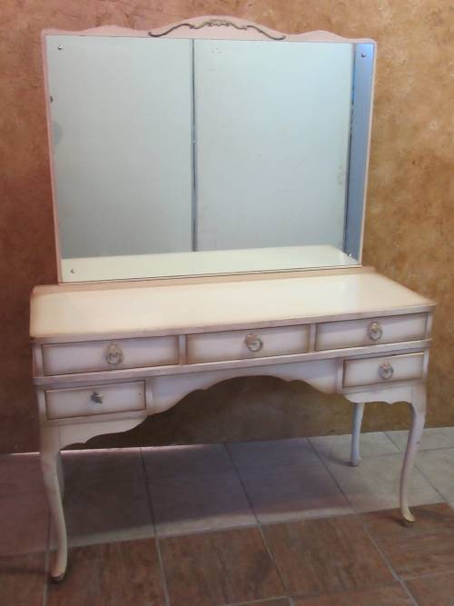 A MARVELOUS VINTAGE HARMAN & KEPLER STYLE LARGE DRESSING TABLE