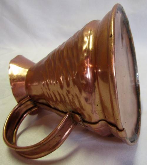 A MARVELOUS VINTAGE HAMMERED COPPER WATER PITCHER WILL MAKE A STUNNING FLOWER VASE