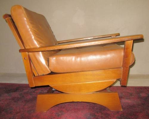 A LOVLEY VINTAGE ROCKING CHAIR IN GOOD CONDITTION
