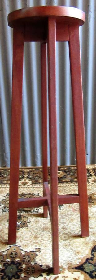 A MARVELOUS VINTAGE SOLID WOOD TALL PLANT OR LAMP STAND