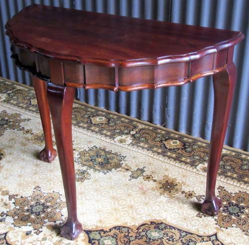 A LOVELY BALL & CLAW HALF MOON TABEL - OLD WORLD CHARM