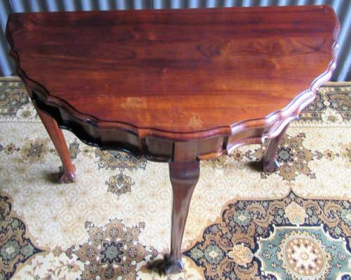 A LOVELY BALL & CLAW HALF MOON TABEL - OLD WORLD CHARM
