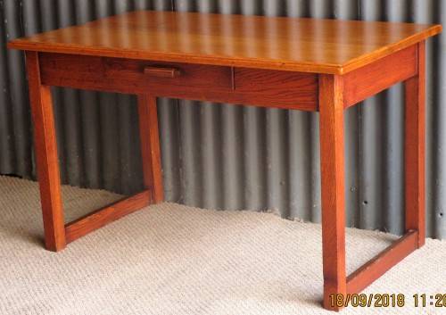 A VERY CUTE VINTAGE KIDDIES DESK WITH ONE DRAWER