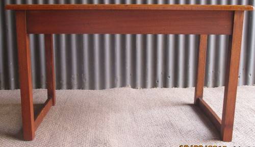 A VERY CUTE VINTAGE KIDDIES DESK WITH ONE DRAWER