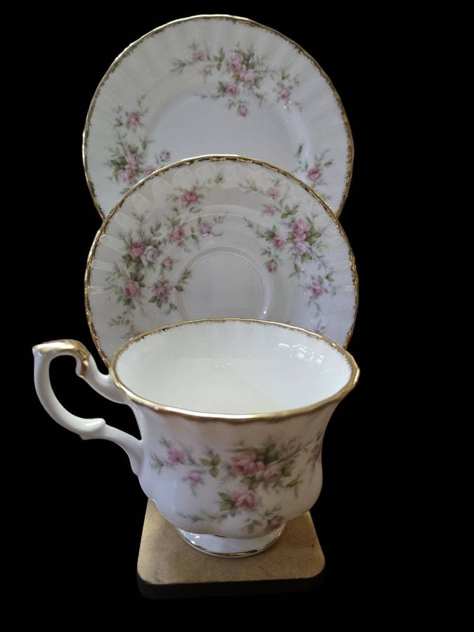 Royal Albert Victoriana Rose Trio