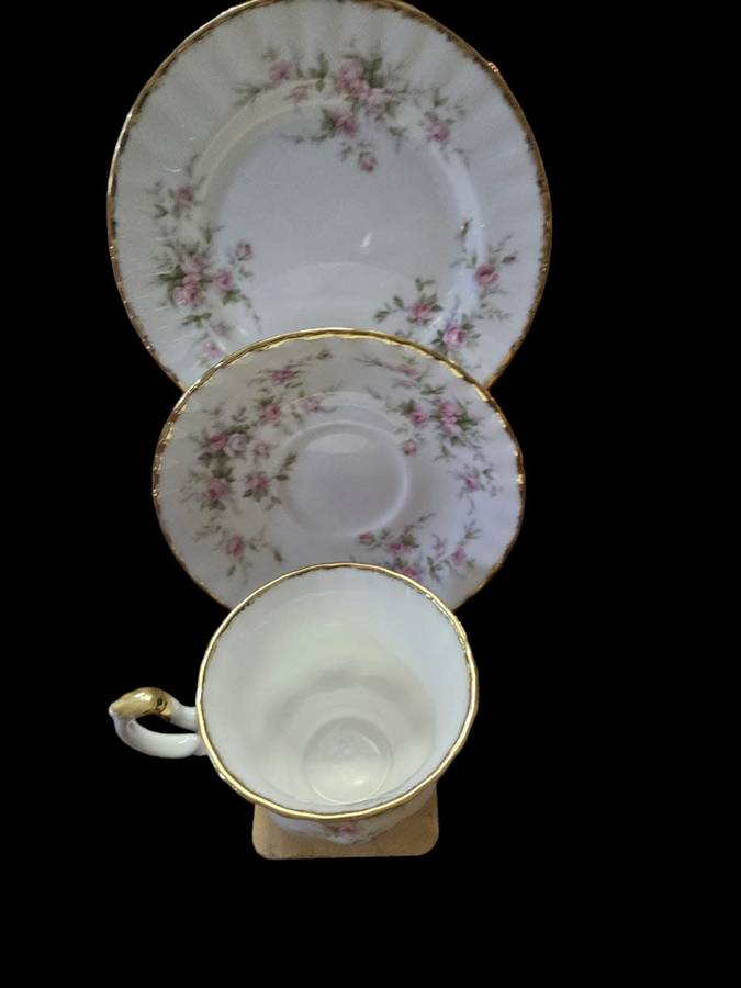 Royal Albert Victoriana Rose Trio