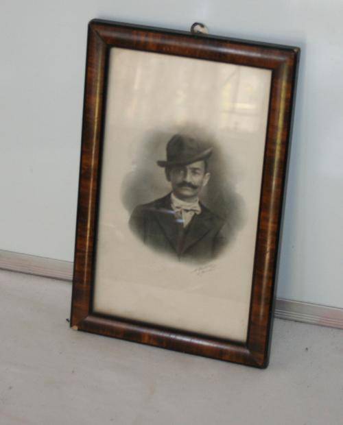 MAGNIFICENT VINTAGE PICTURE IN WOODEN FRAME