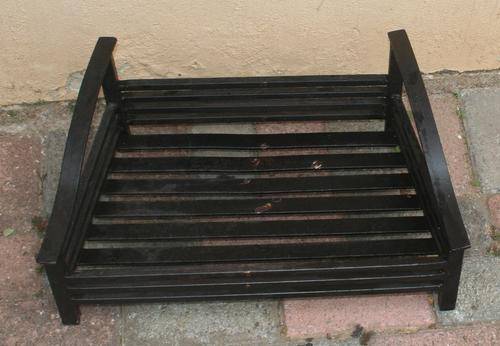 AN VERY HEVY SOLID FIRE GRID