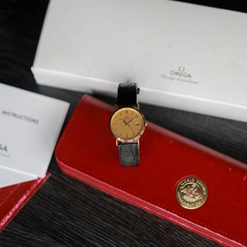 18ct Gold Omega Quartz Dress Watch with Box and Papers