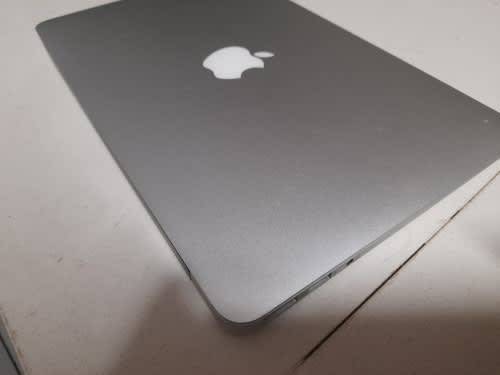 **MONTH END MADNESS*APPLE MAC BOOK AIR A1465,NO CHARGER NOT SURE SPECS***