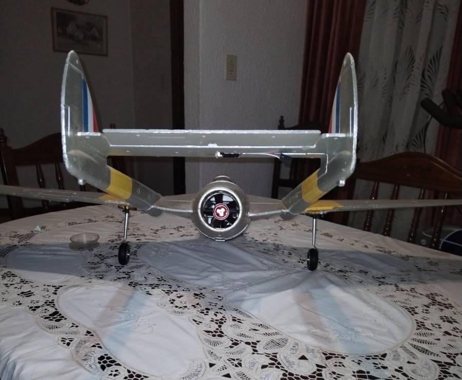 Massive Remote control Havilland Vampire DH100, Wingspan 1180mm, Engine and gift.  For Collection.