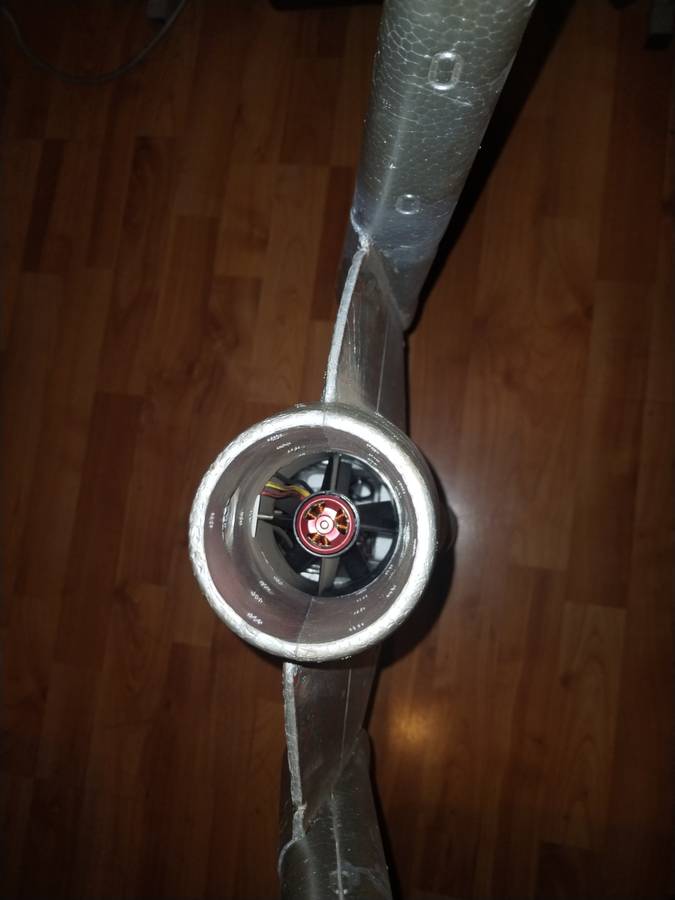 Massive Remote control Havilland Vampire DH100, Wingspan 1180mm, Engine and gift.  For Collection.