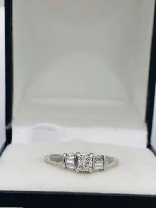 *DIAMOND TRINITY RING!*(RETAIL 14500)* R1 BIDS