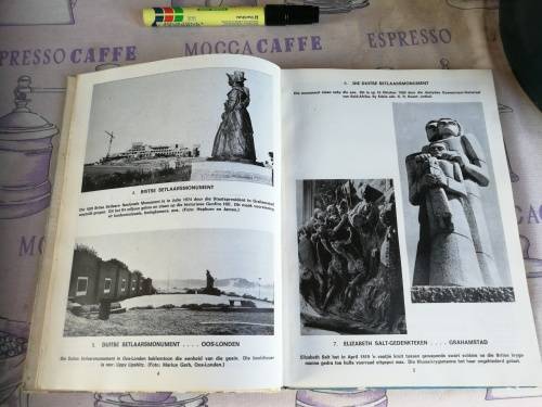 Fotobeeld van 300 Monumente , Standbeelde  en Gedenktekens lands die Pad Dr J J van Tonder