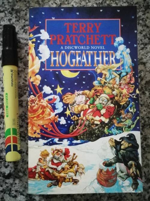 HOGFATHER  TERRY PRACHETT ( A Discworld Novel )