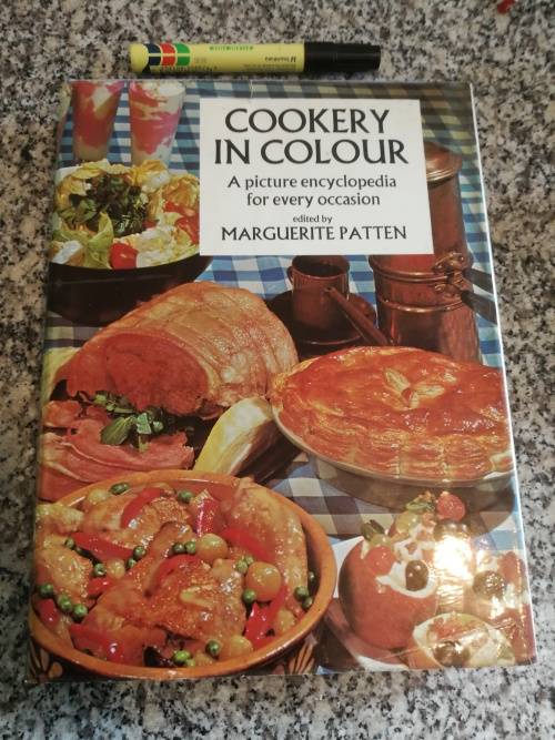 COOKERY IN COLOUR A Picture Encyclopedia for every occasion MARGUERITE PATTEN 1977 recipes cooking