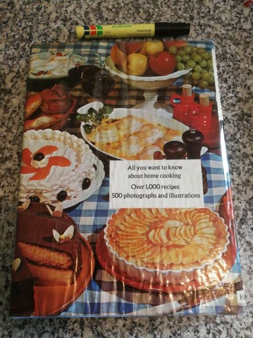 COOKERY IN COLOUR A Picture Encyclopedia for every occasion MARGUERITE PATTEN 1977 recipes cooking