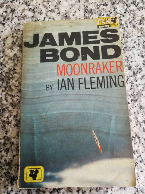 A Bundle of 7 JAMES BOND 007 IAN FLEMING Softcover Books