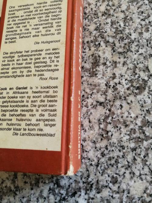 KOOK EN GENIET Suid-Afrikaanse Kook en Resepteboek deur S J A DE VILLIERS 1982