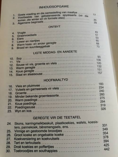 KOOK EN GENIET Suid-Afrikaanse Kook en Resepteboek deur S J A DE VILLIERS 1982