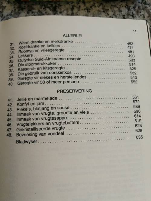 KOOK EN GENIET Suid-Afrikaanse Kook en Resepteboek deur S J A DE VILLIERS 1982