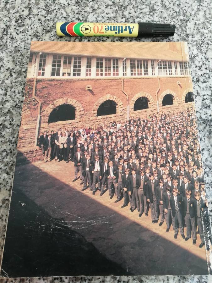 STRENUE THE STORY OF KING EDWARD SCHOOL  A P CARTWRIGHT Supplemented by D G WILLIAMS