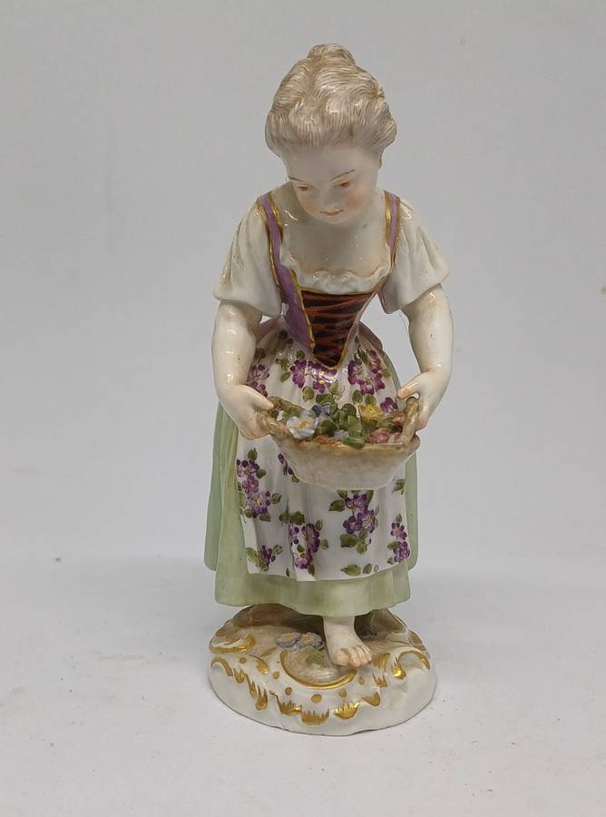 PORCELAIN MEISSEN FIGURINE