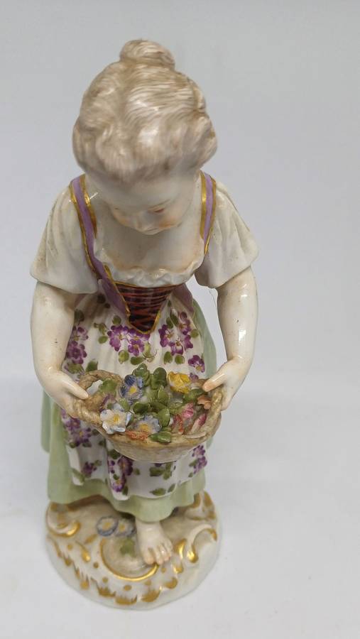 PORCELAIN MEISSEN FIGURINE
