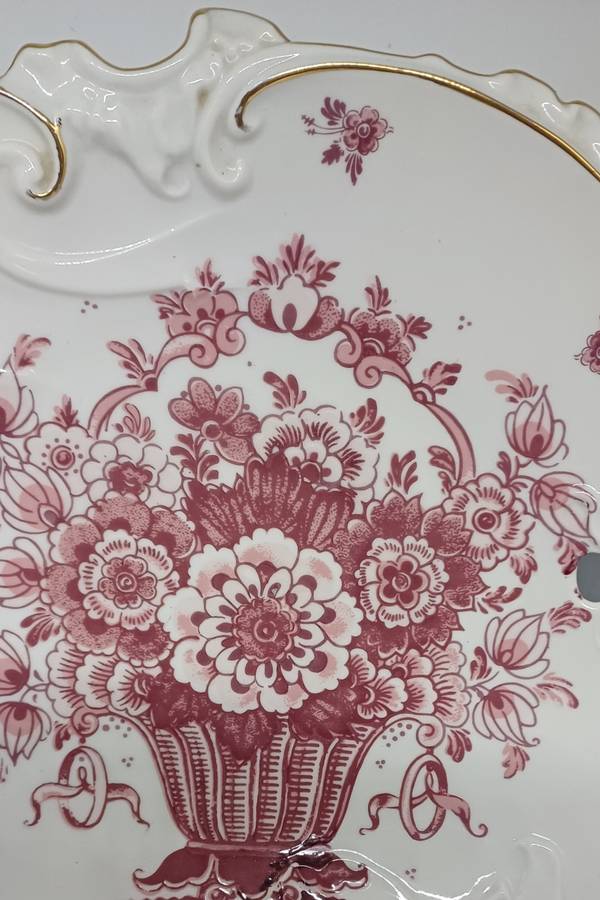 TWO PINK DELFT ITEMS