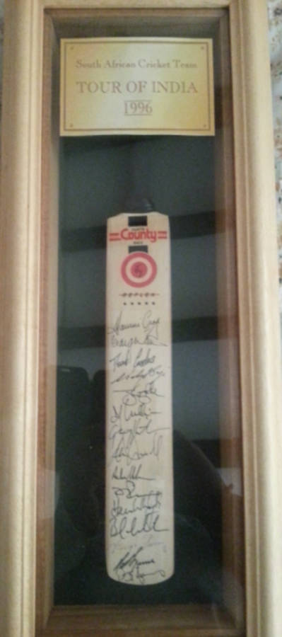 1996 SA Cricket team  signed and framed bat