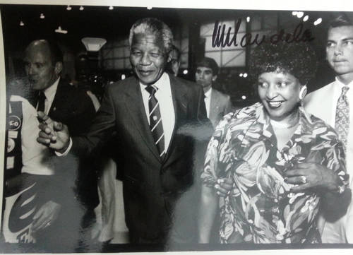 NELSON MANDELA SIGNED PHOTO WITH COA