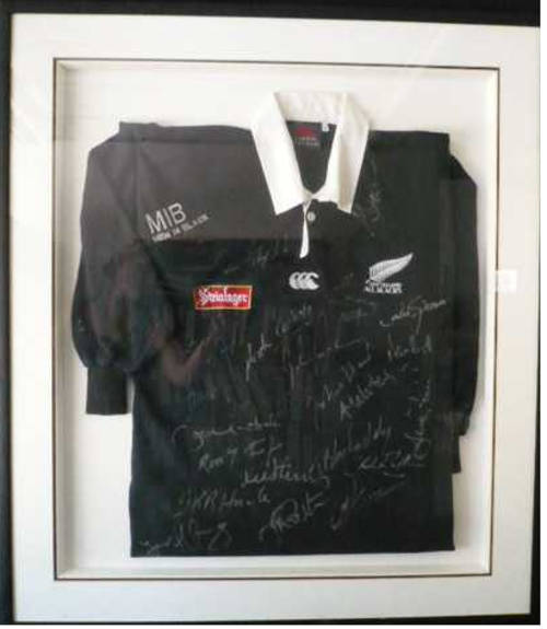 1995 NEW ZEALAND ALL BLACKS RUGBY JERSEY SIGNED, Framed