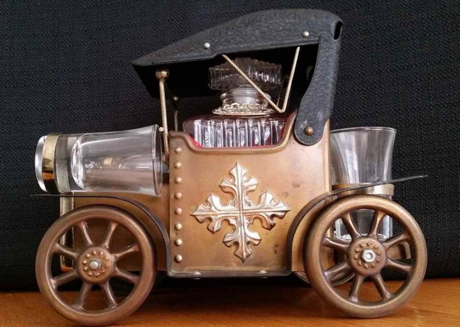 The 1918 Model T Ford Bar Car - Musical Whisky Decanter - Beautifully Finished with Velvet Interior