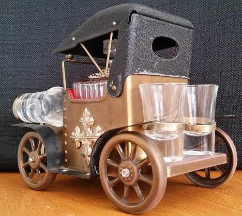 The 1918 Model T Ford Bar Car - Musical Whisky Decanter - Beautifully Finished with Velvet Interior