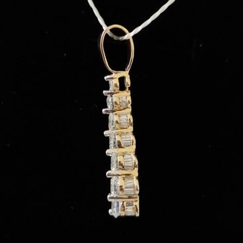 14ct Yellow Gold Diamond Pendant, weighing 3.1g with multiple diamonds